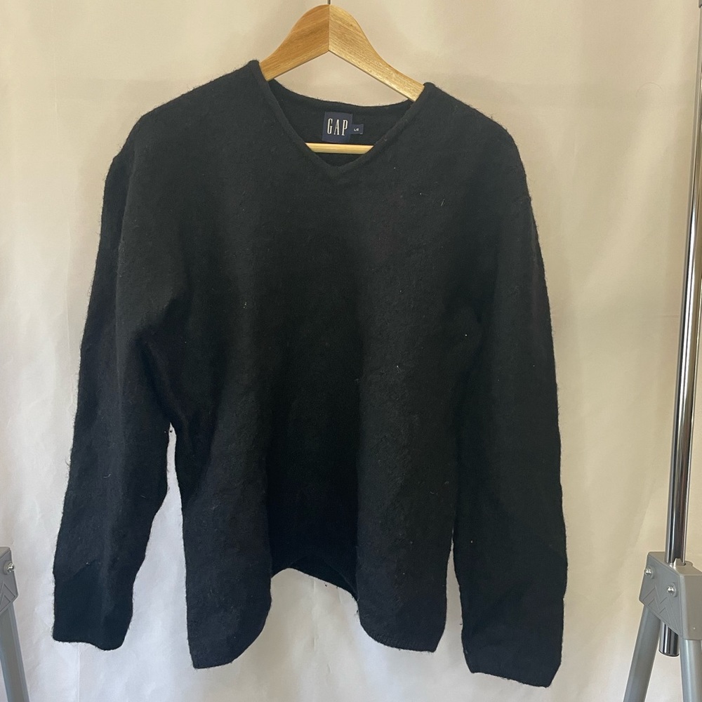 Vintage Gap Black V-Neck Sweater